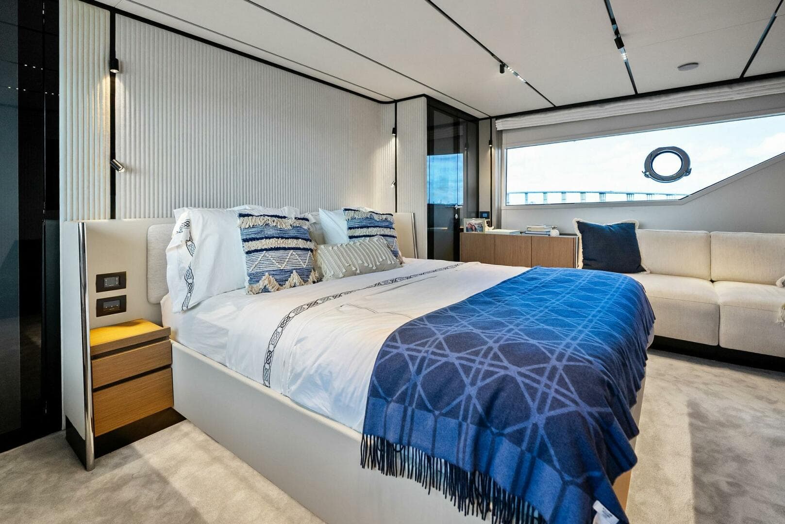 2024 Ferretti Yachts 720