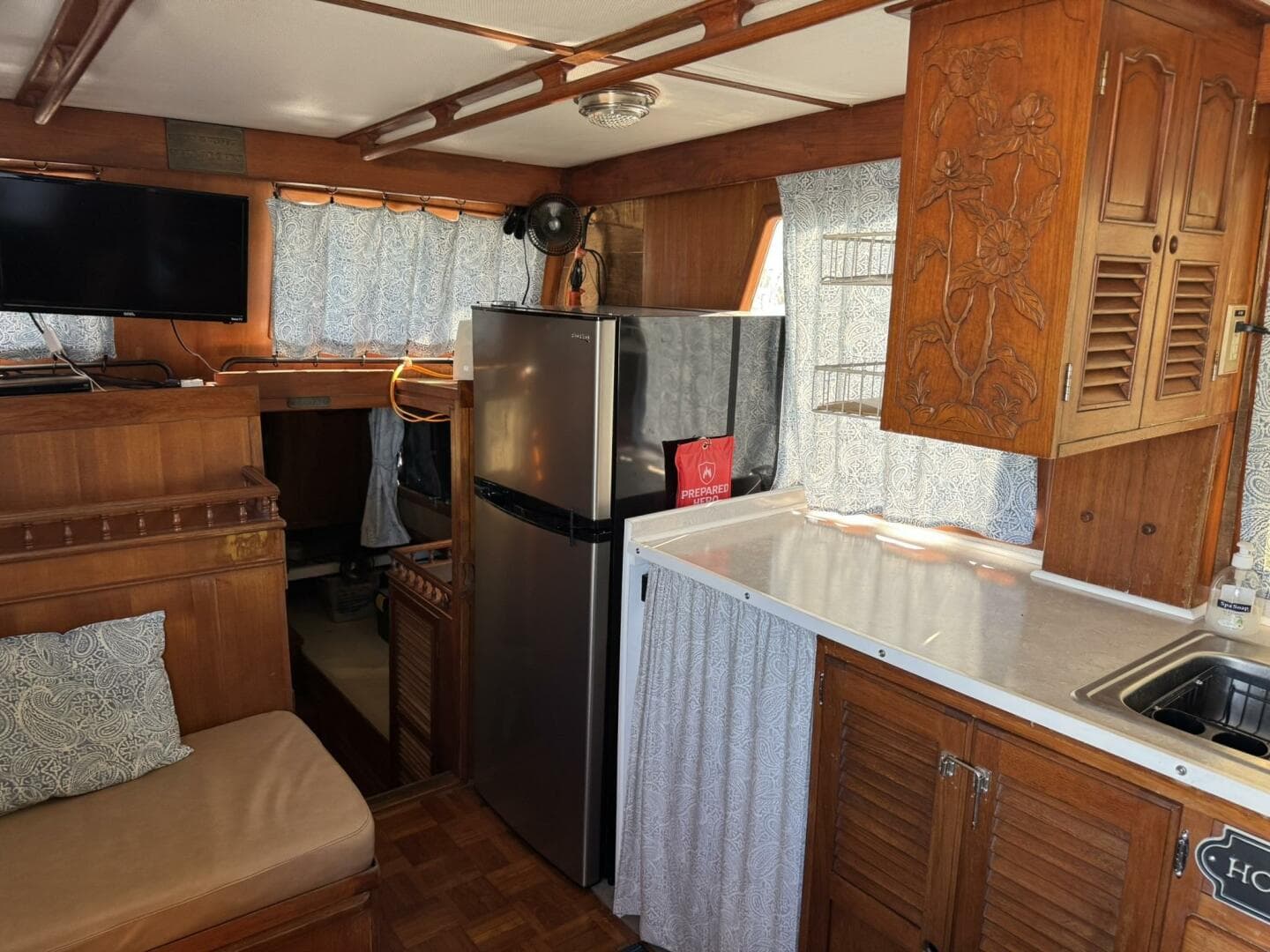 1986 Marine Trader 34 Double Cabin
