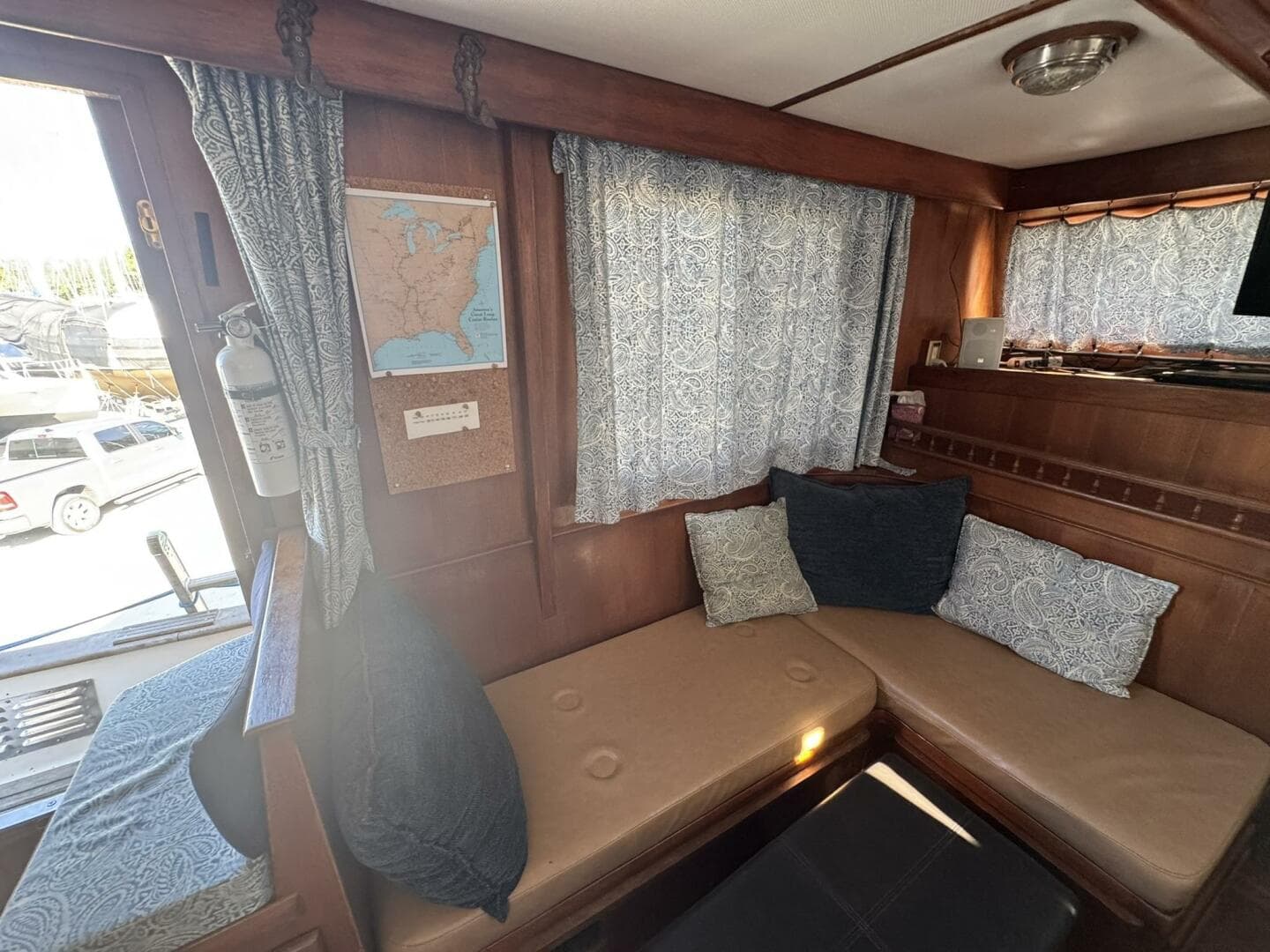 1986 Marine Trader 34 Double Cabin