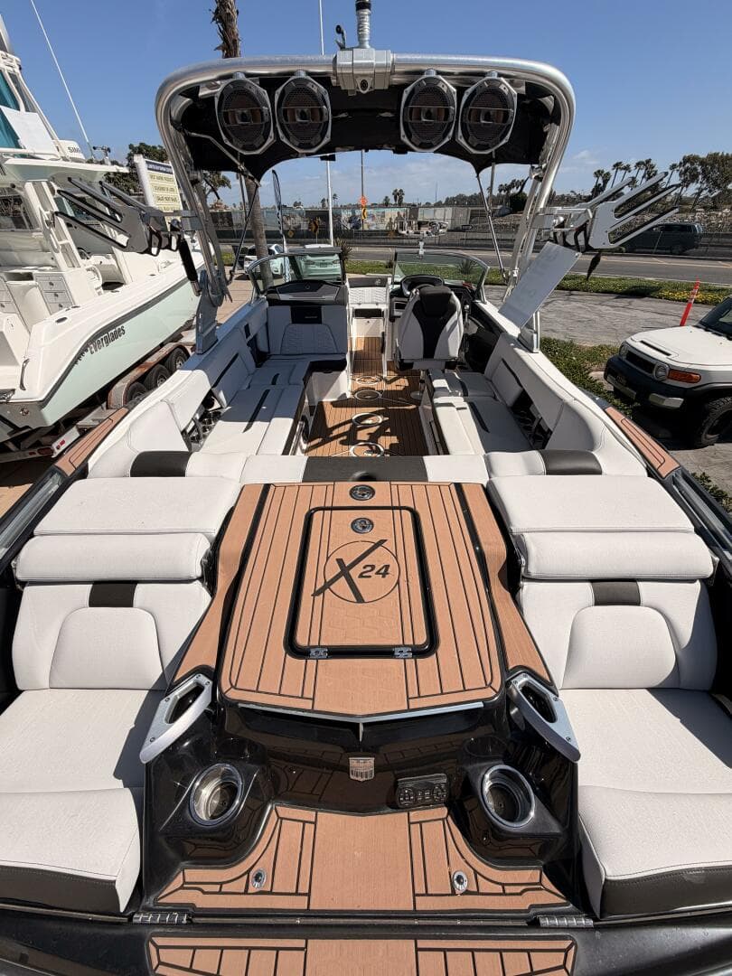 2021 Mastercraft X24