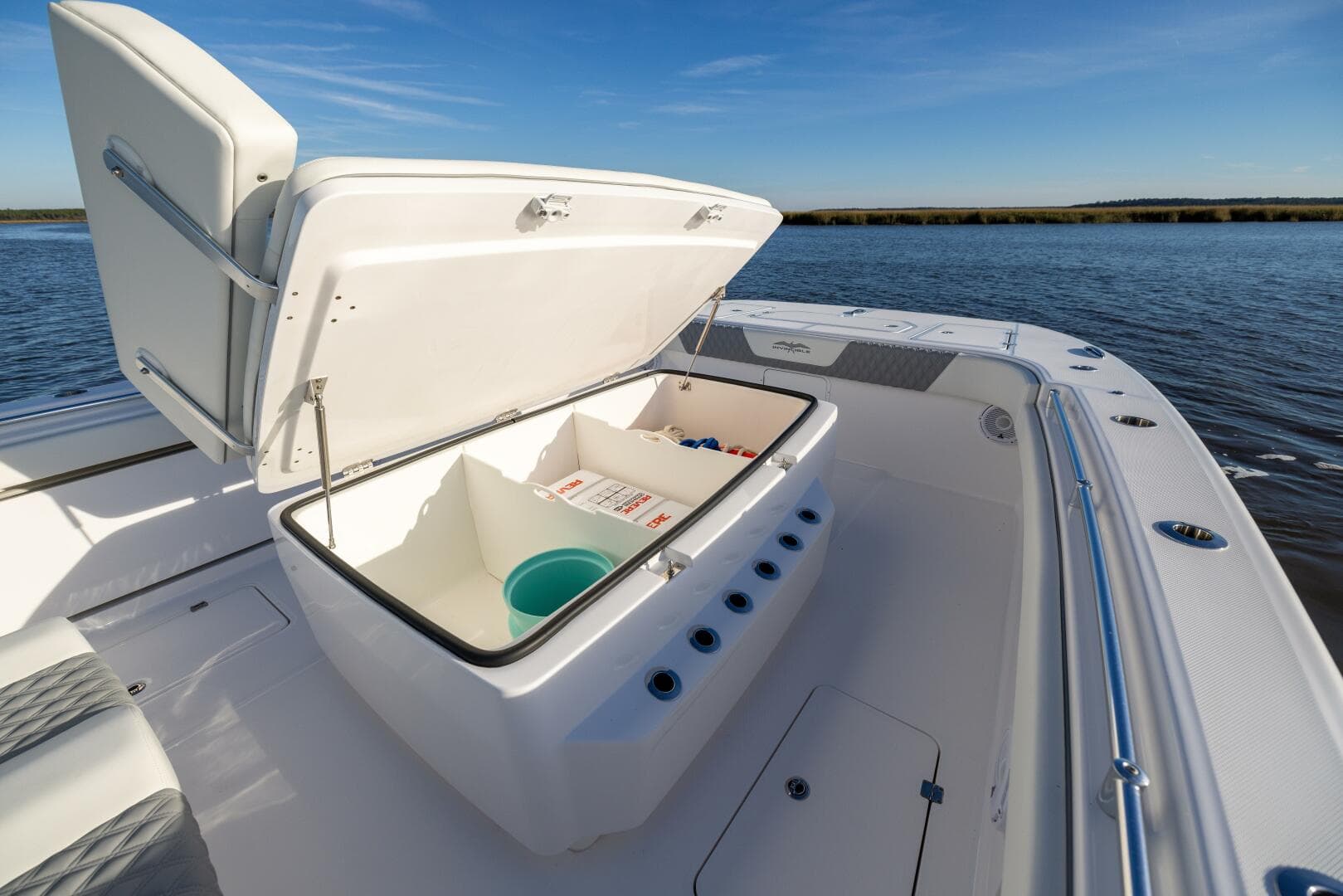 2024 Invincible 40 CAT