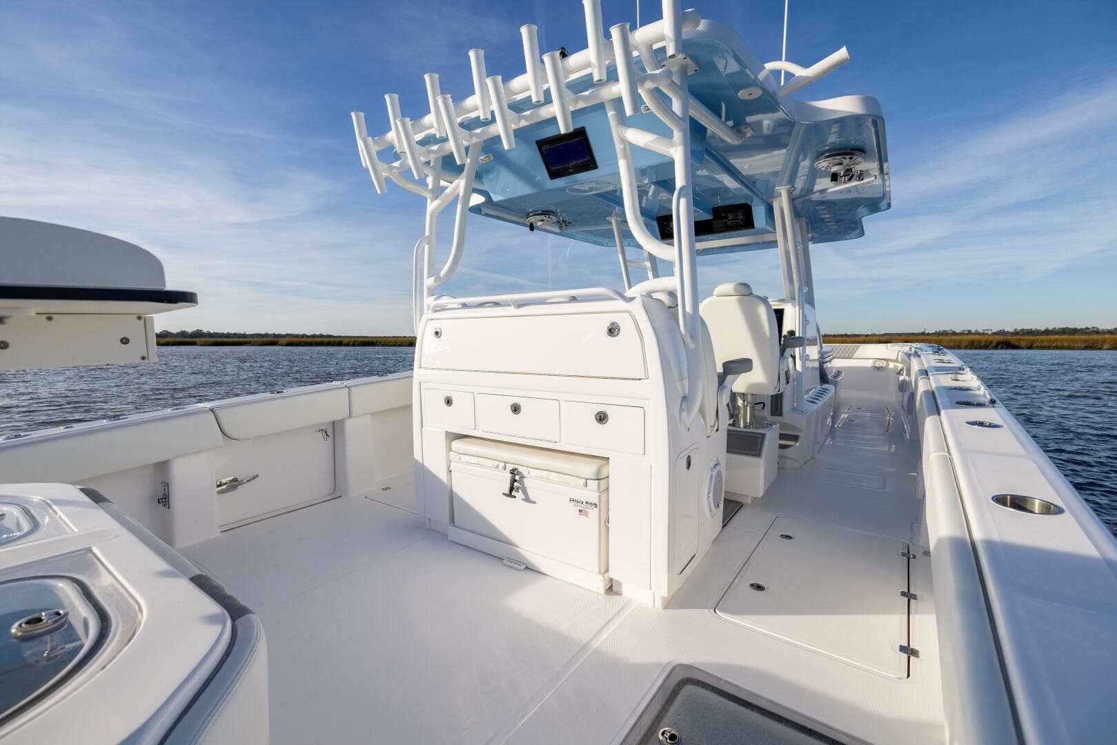 2024 Invincible 40 CAT