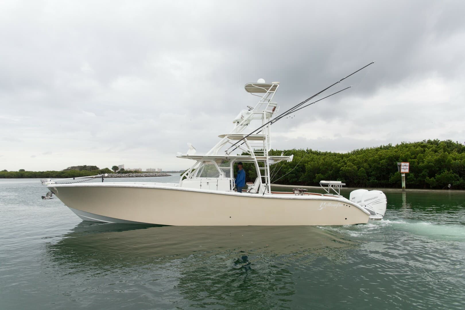 2015 Yellowfin 42 Offshore