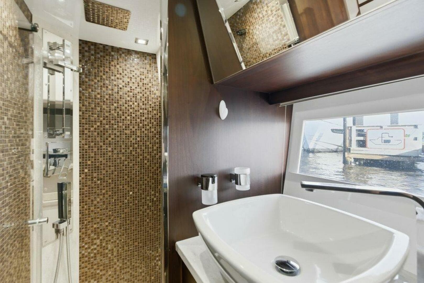 Galeon 58 560 Sky Nuckingfuts- Master Head