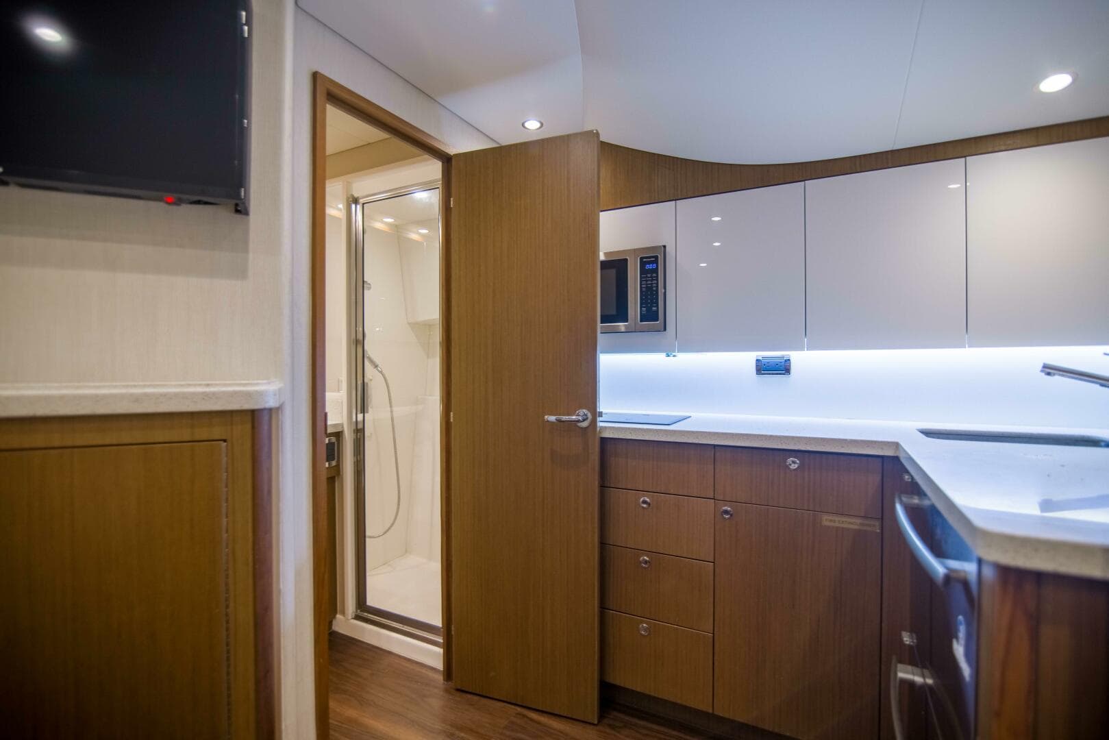 Cabo 41 Justice - Interior Cabin