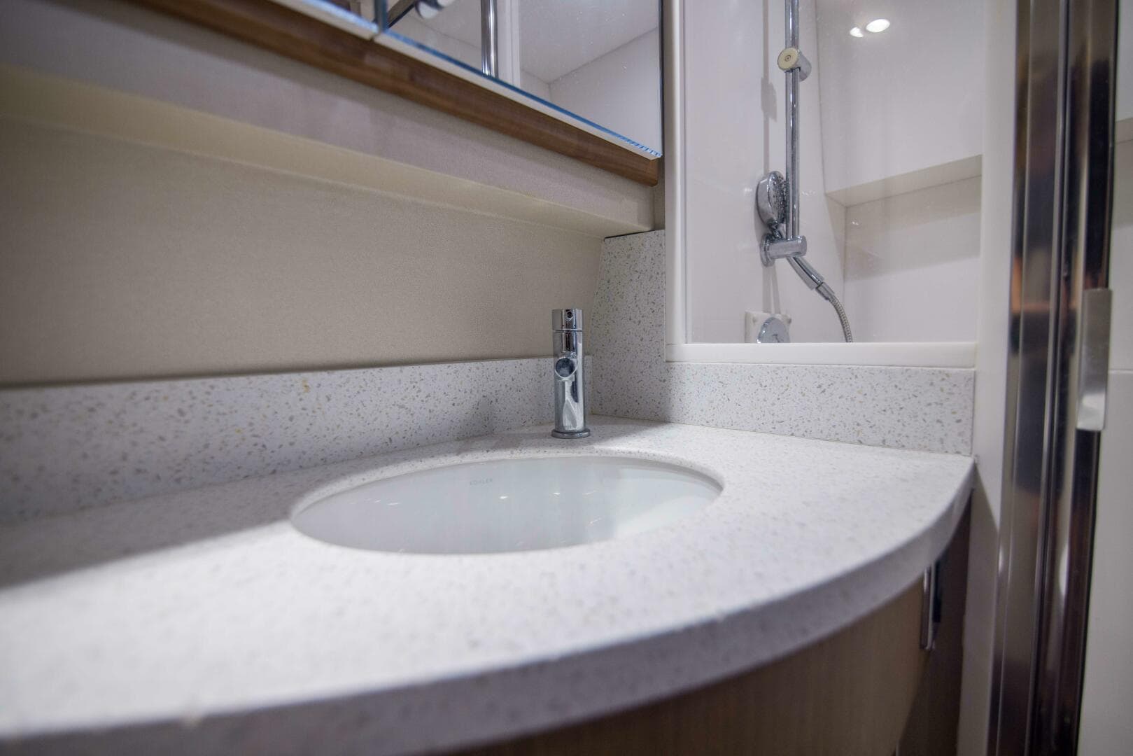 Cabo 41 Justice - Interior Head