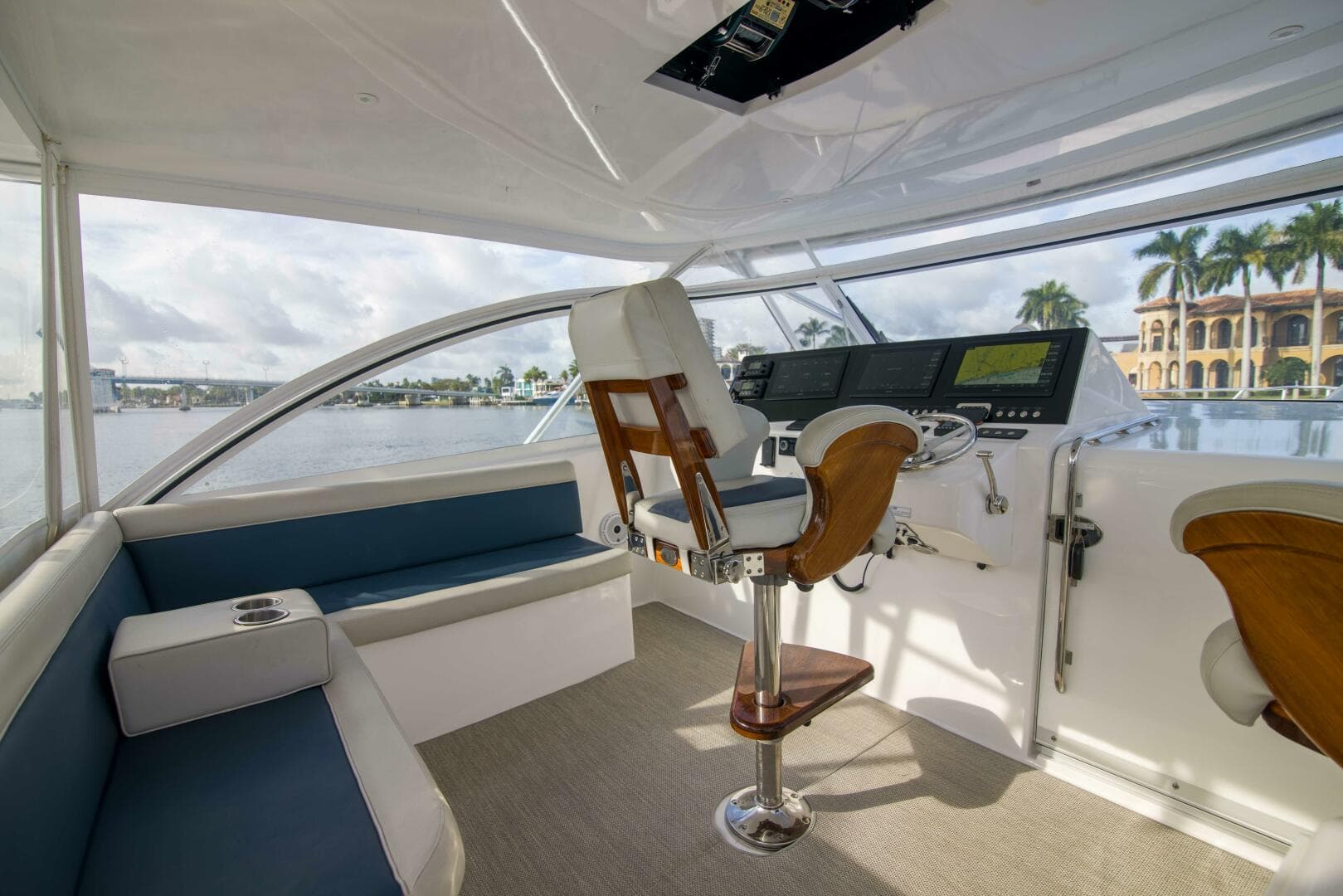 Cabo 41 Justice - Exterior Helm