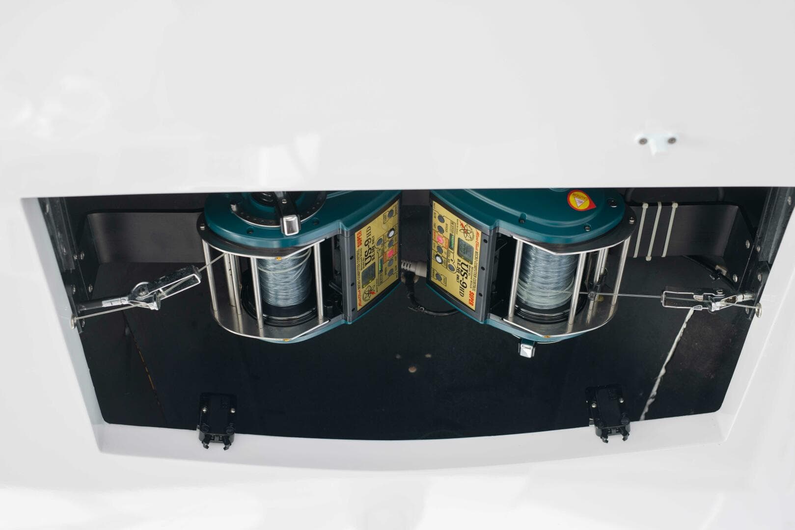 Cabo 41 Justice - Exterior Helm