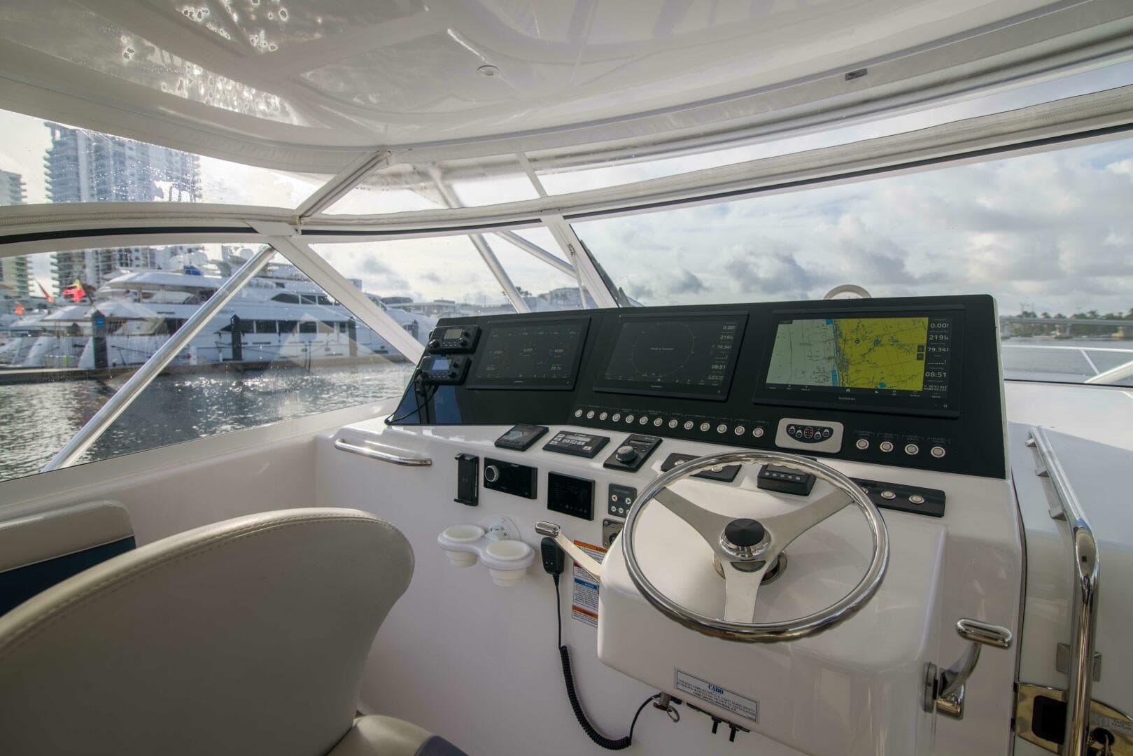 Cabo 41 Justice - Exterior Helm