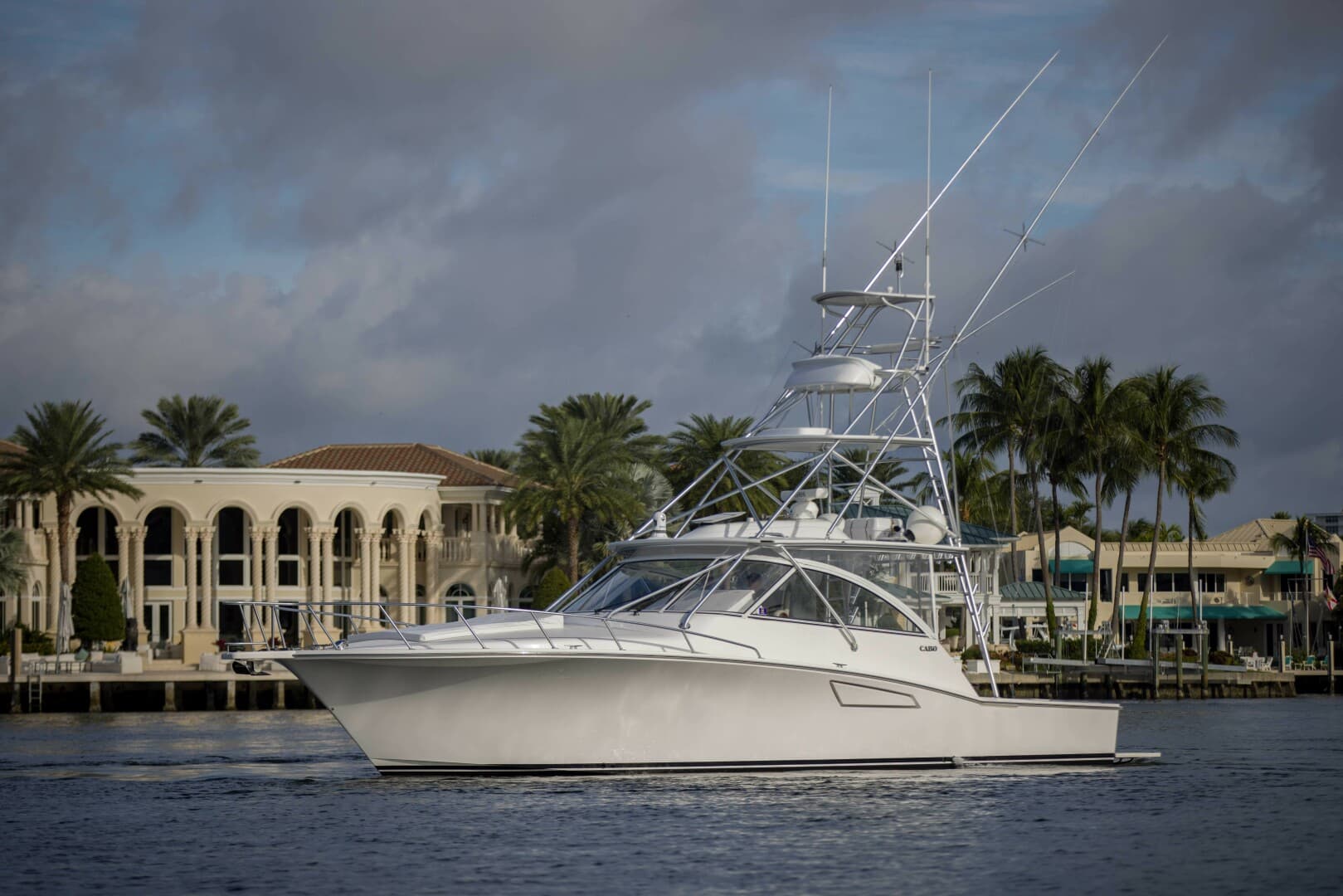 Cabo 41 Justice - Exterior Profile