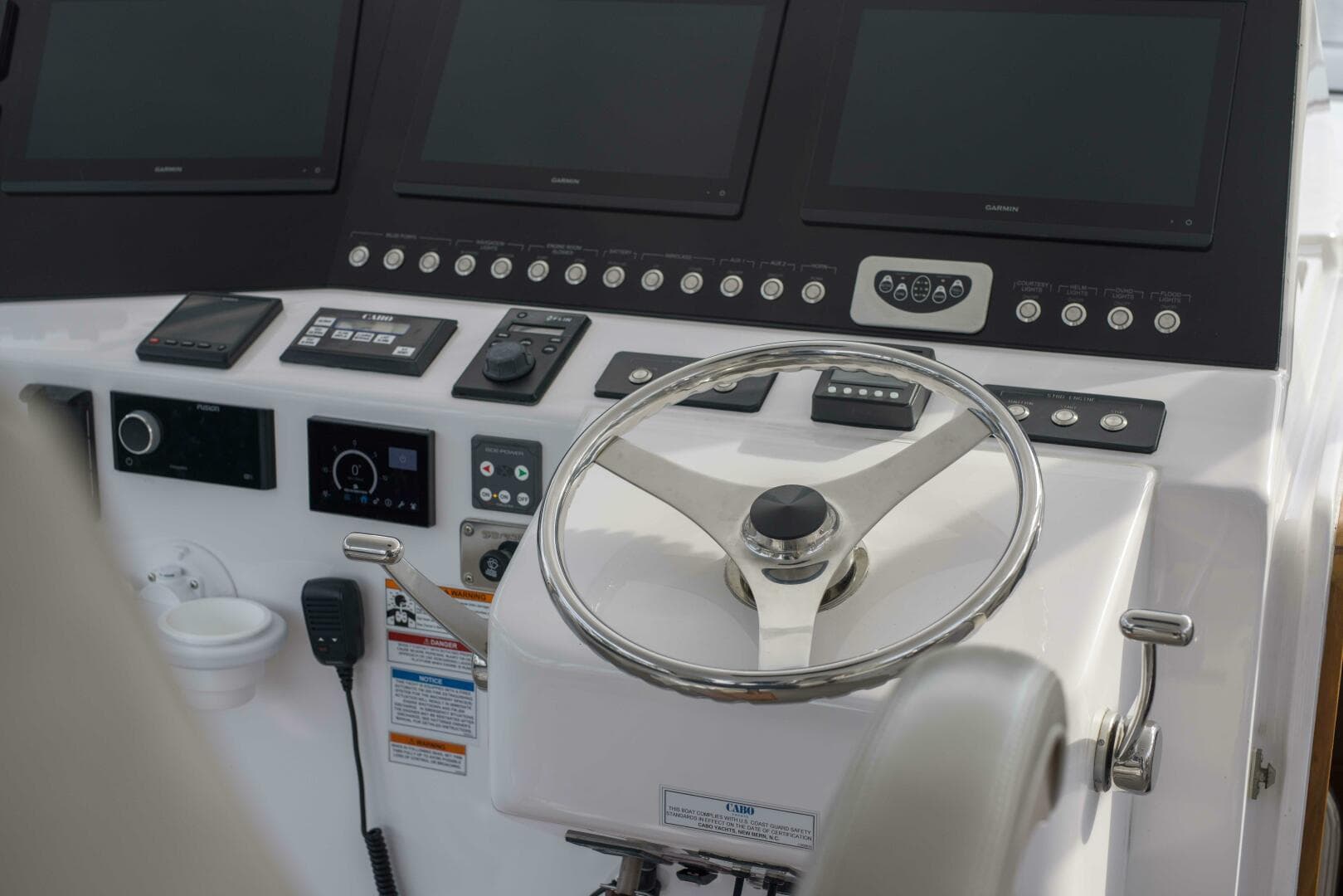 Cabo 41 Justice - Exterior Helm