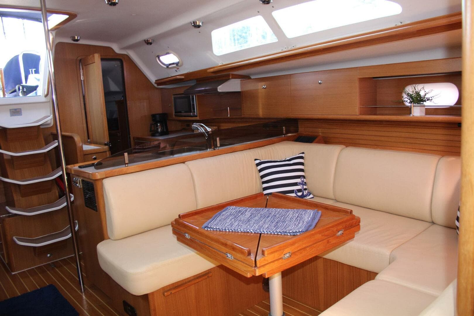 2011 Catalina 445