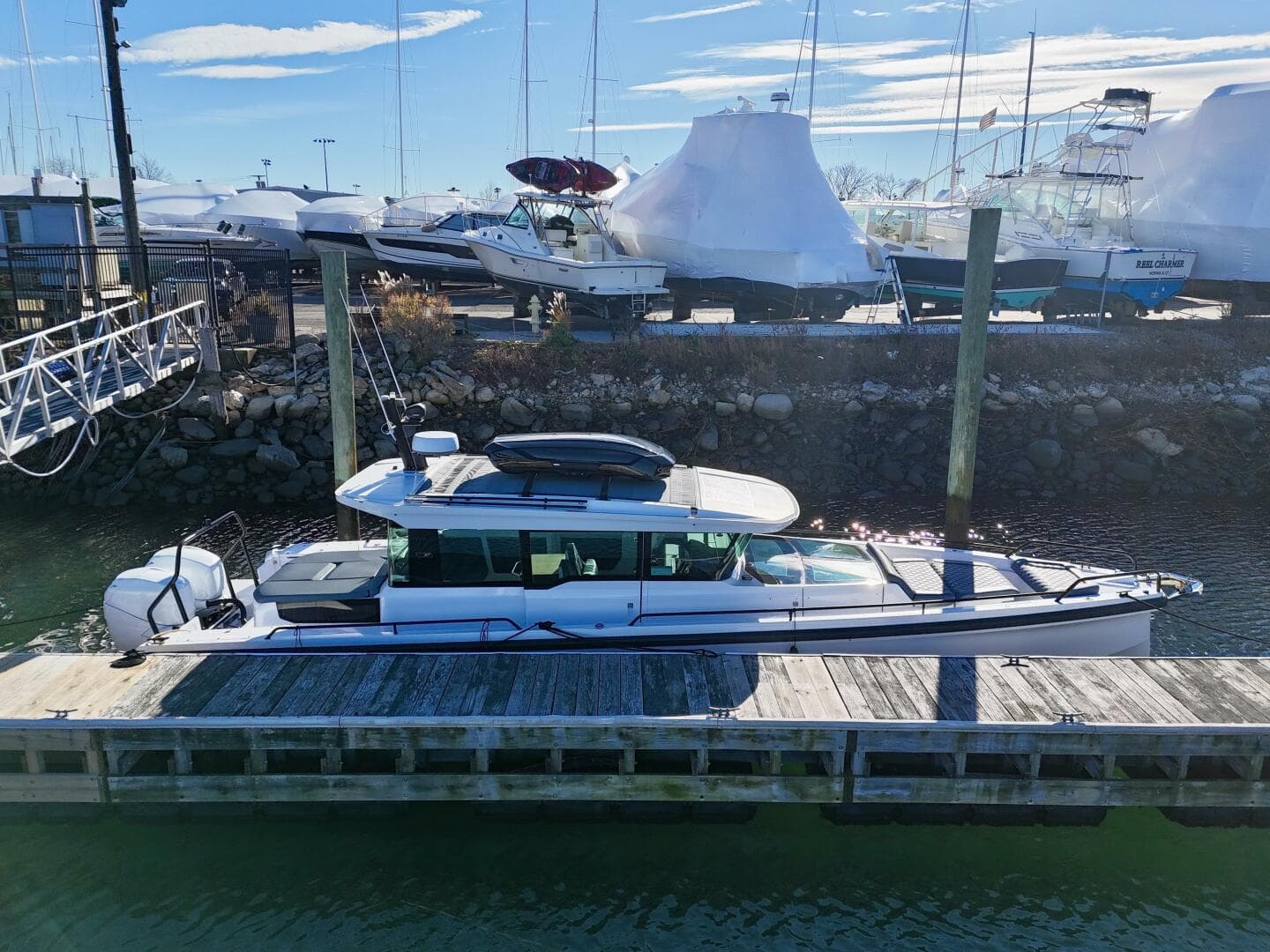 2023 Axopar 37 Cross Cabin