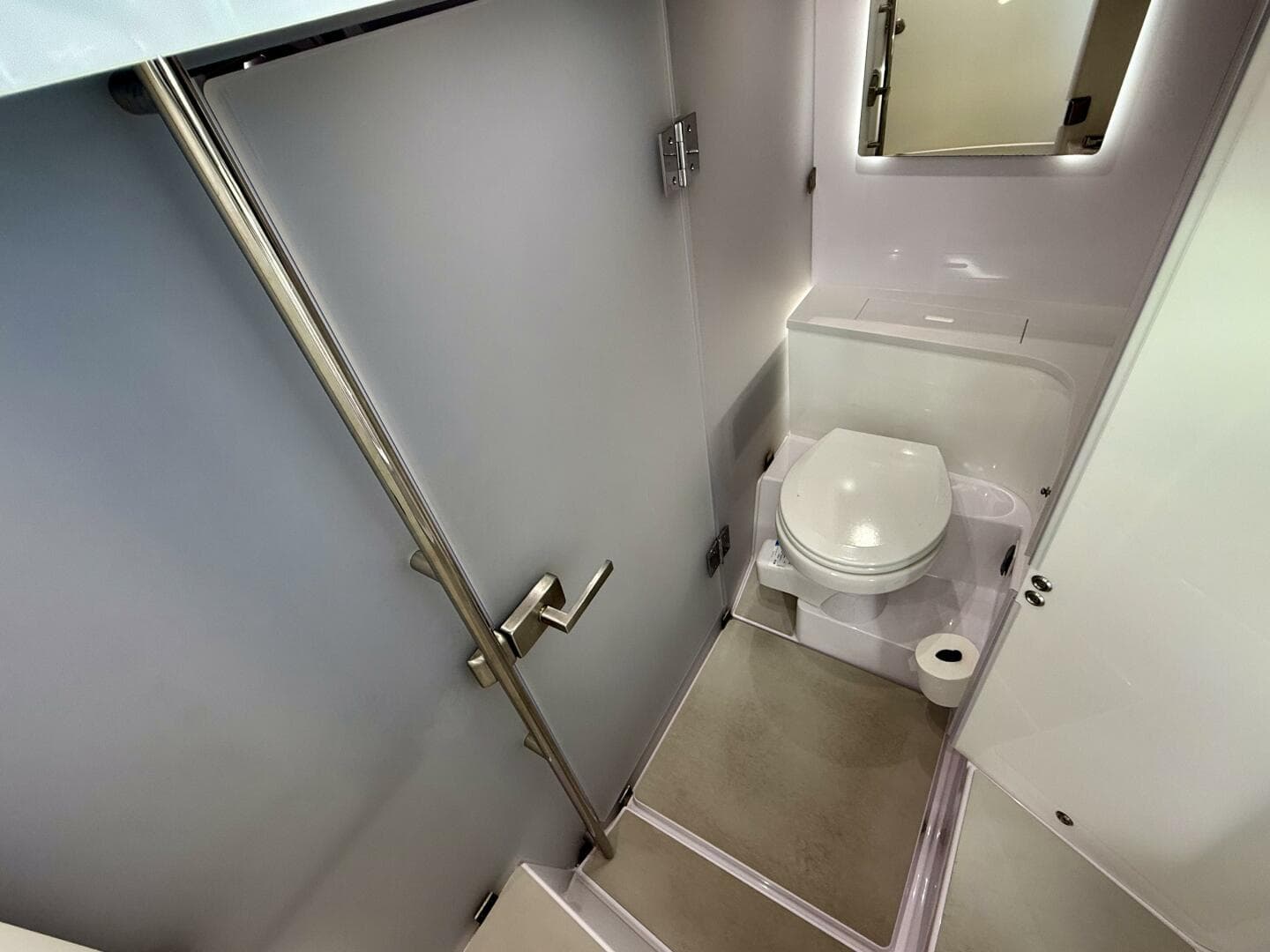 2023 Axopar 37 Cross Cabin