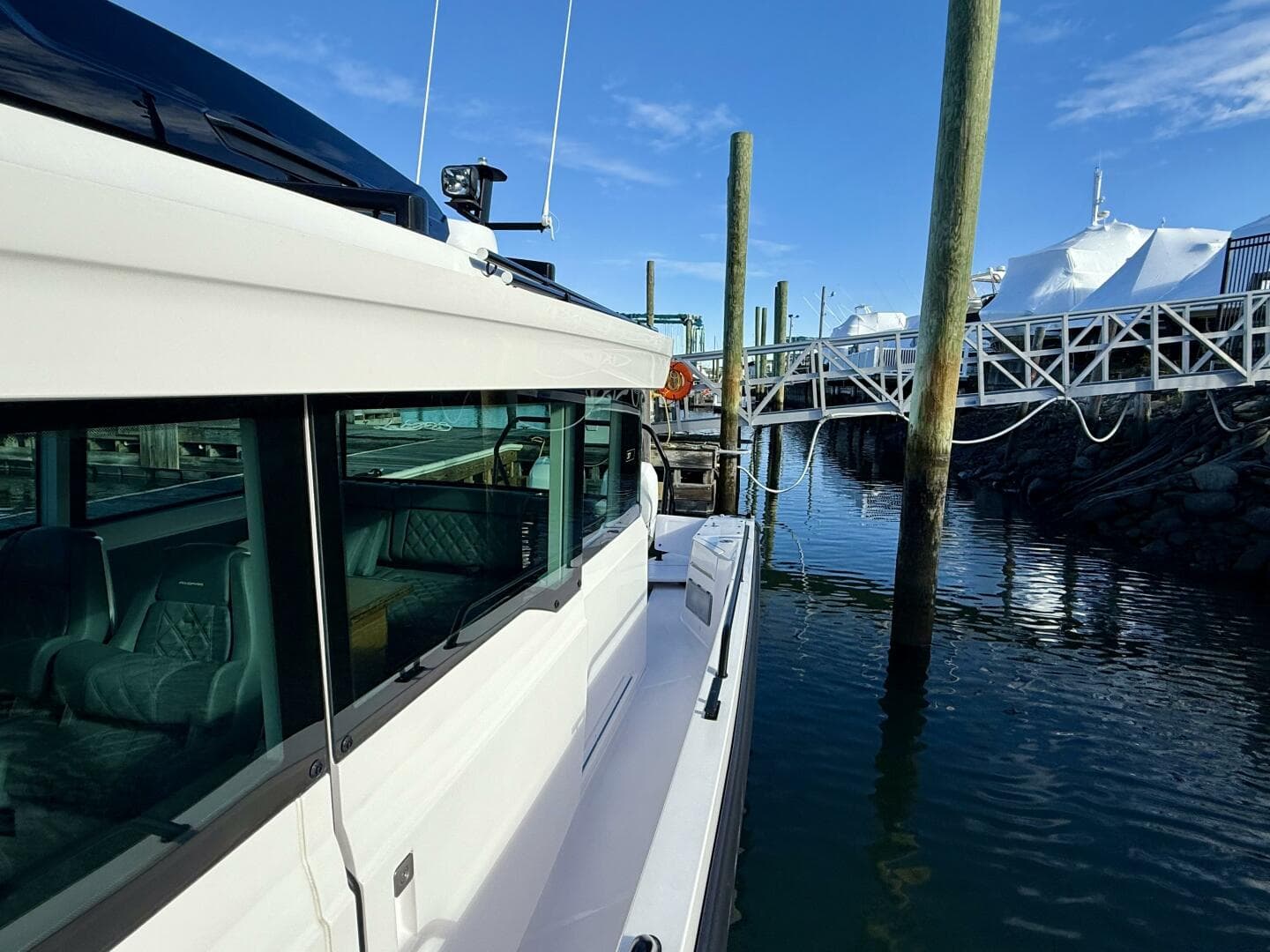 2023 Axopar 37 Cross Cabin