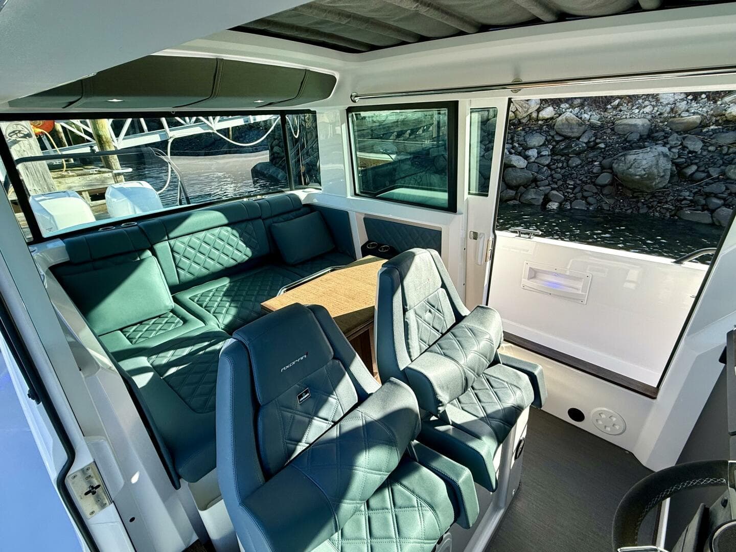 2023 Axopar 37 Cross Cabin