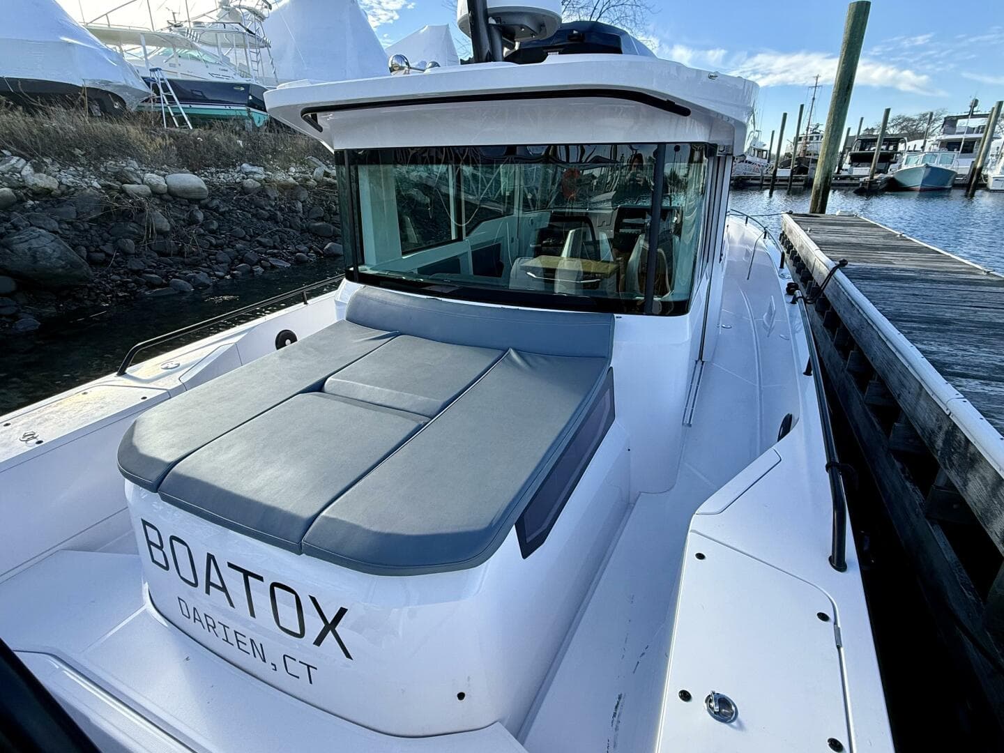 2023 Axopar 37 Cross Cabin