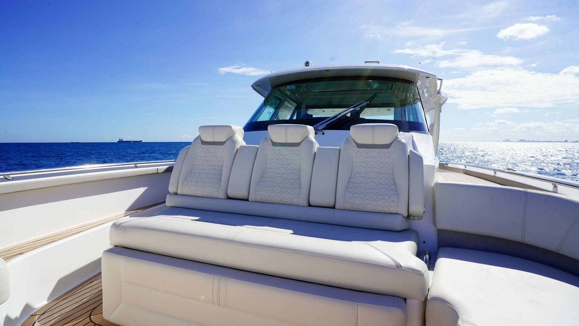 2024 Tiara Yachts 48 LS