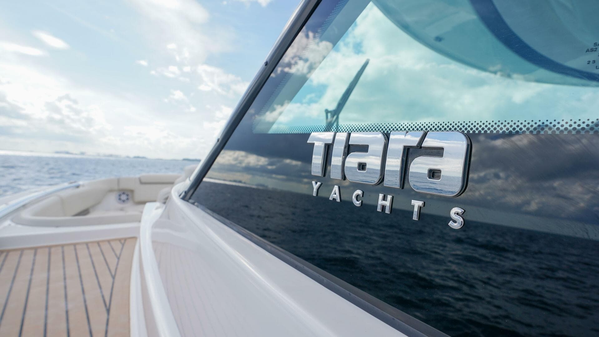2024 Tiara Yachts 48 LS