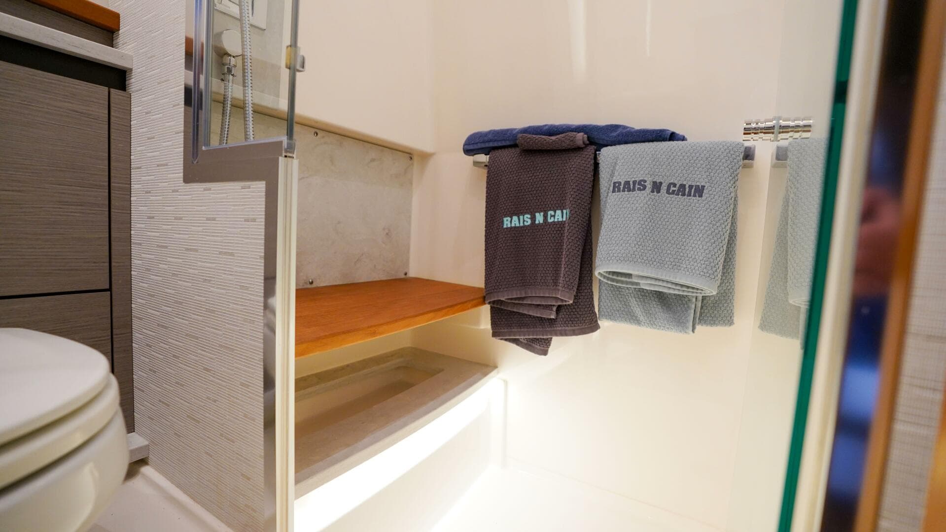 2024 Tiara Yachts 48 LS