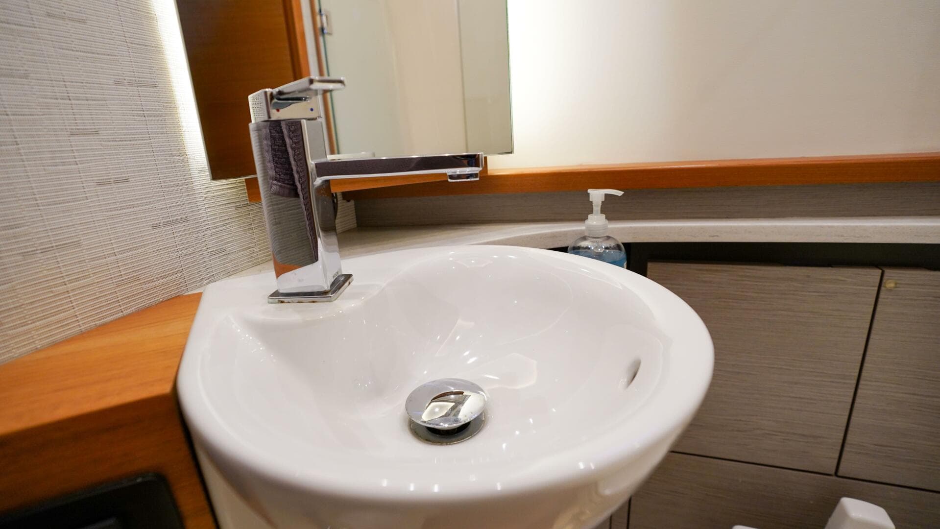 2024 Tiara Yachts 48 LS