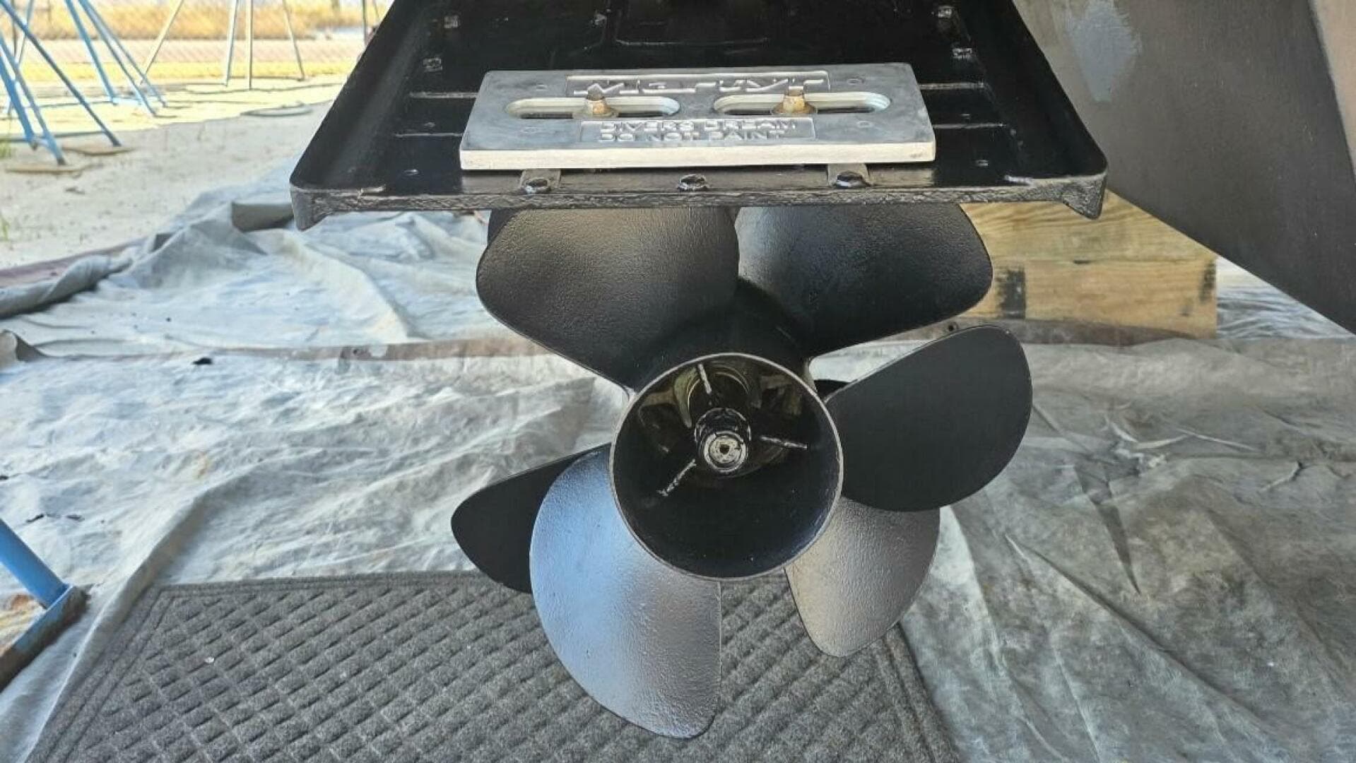 2016 Sea Ray 470 Sundancer 'Lopez Cove II' - Prop Paint