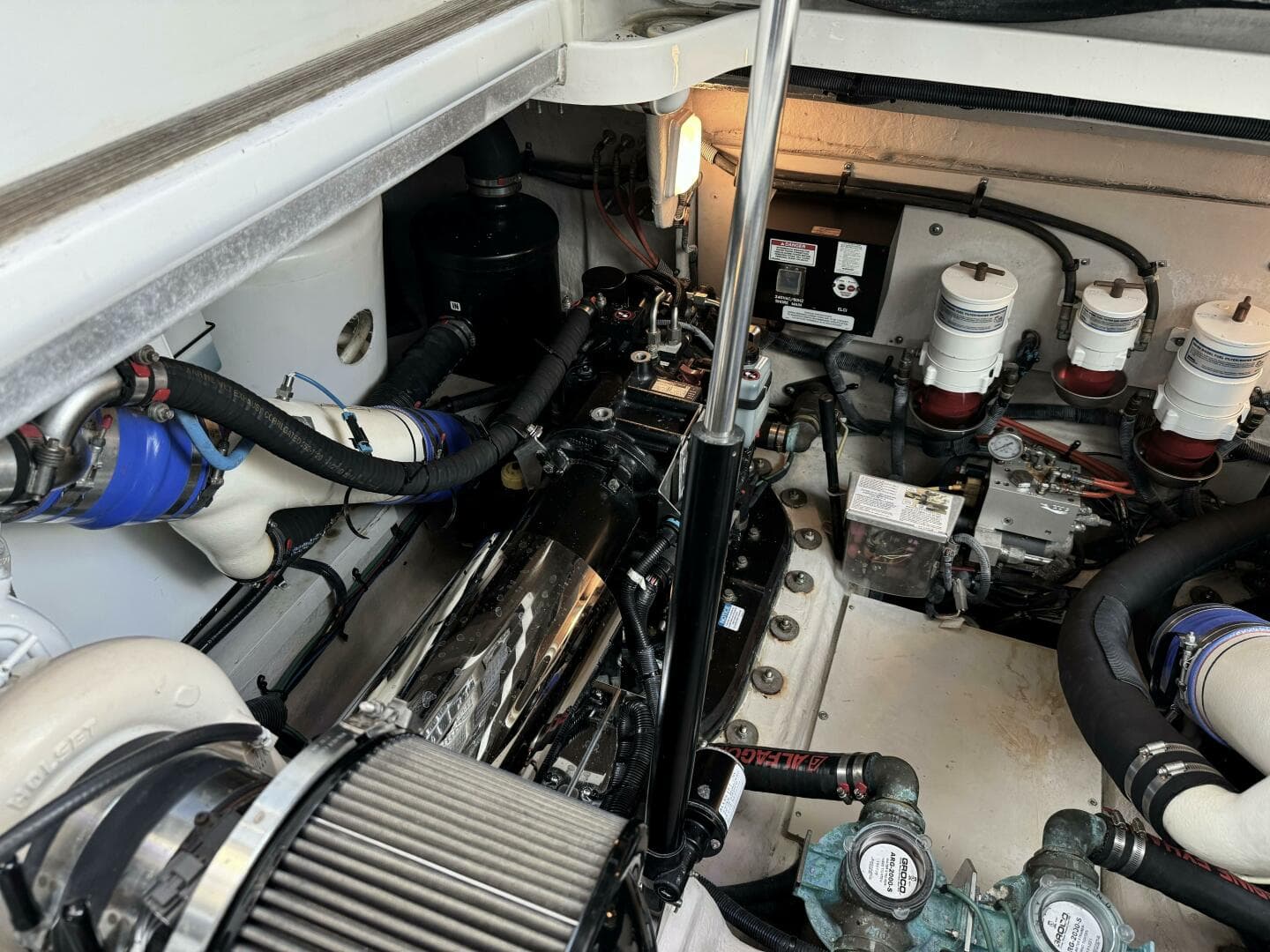 2016 Sea Ray 470 Sundancer 'Lopez Cove II' - Engine Room