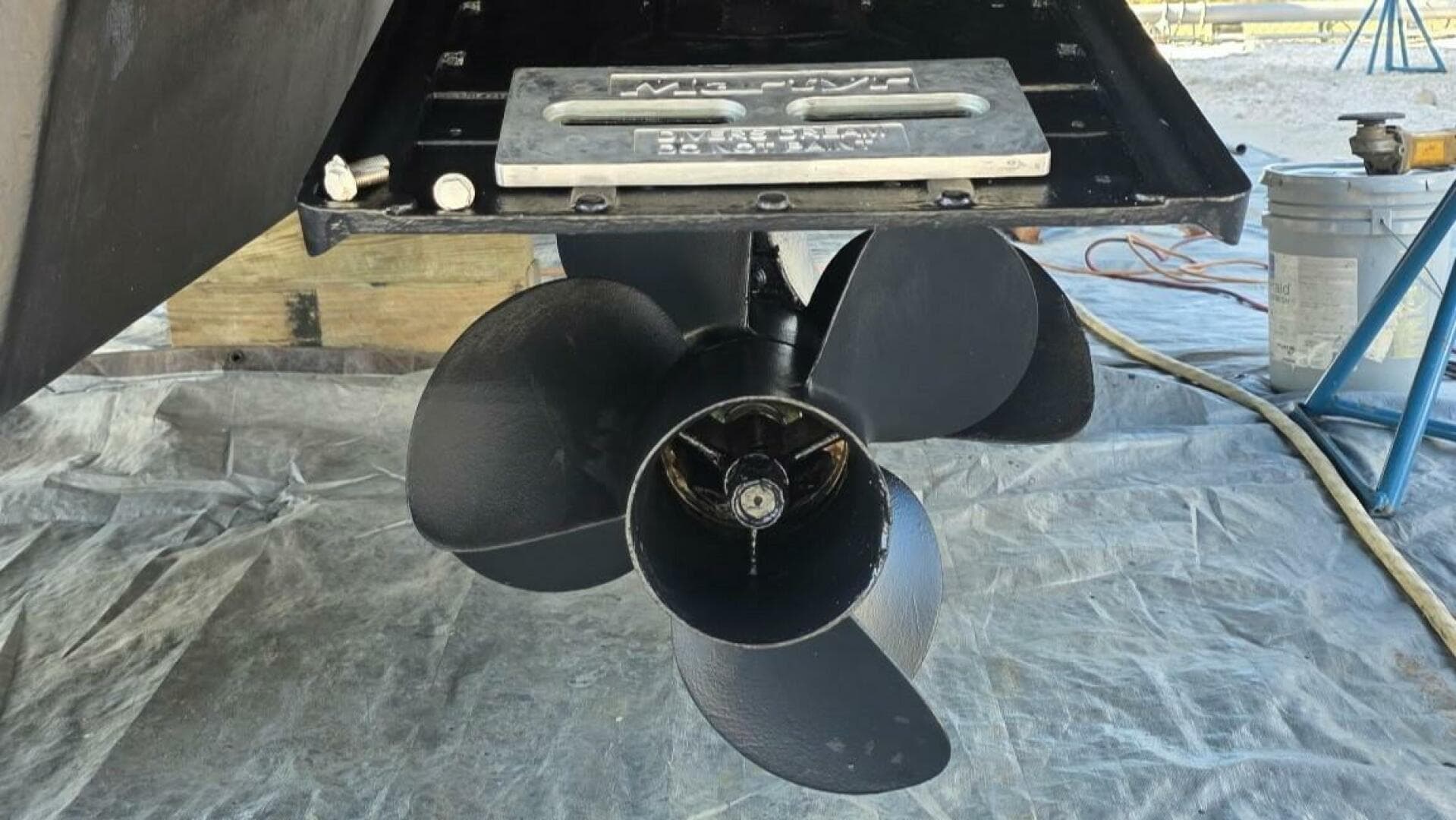 2016 Sea Ray 470 Sundancer 'Lopez Cove II' - Prop Paint