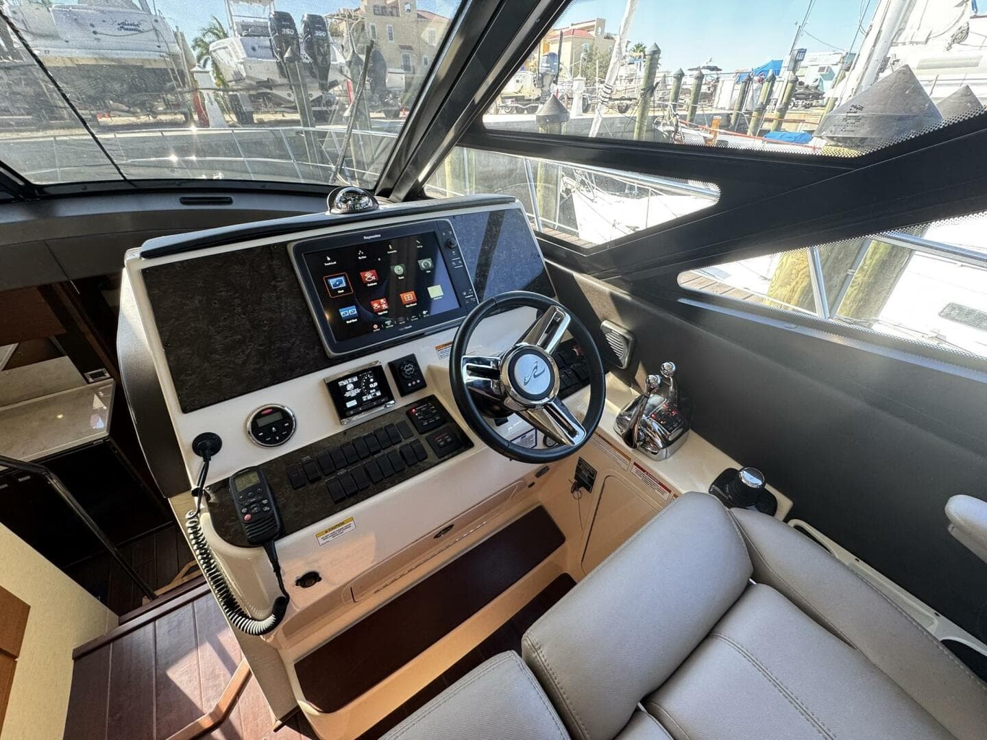 2016 Sea Ray 470 Sundancer 'Lopez Cove II' - Helm