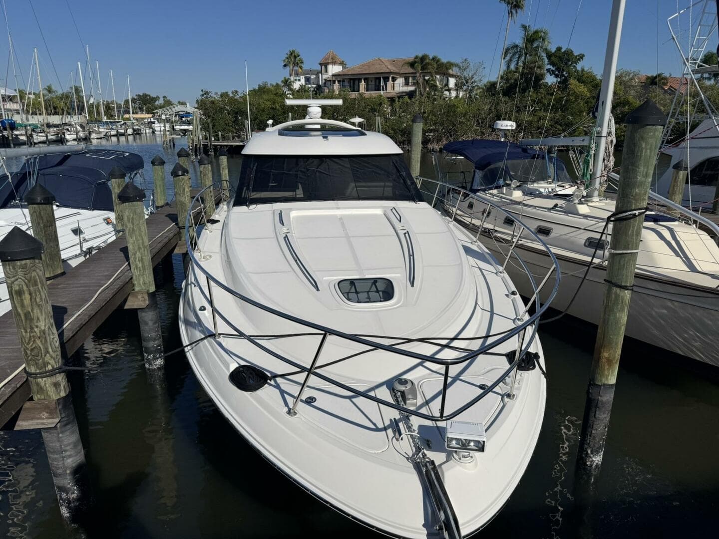 2016 Sea Ray 470 Sundancer 'Lopez Cove II' - Bow