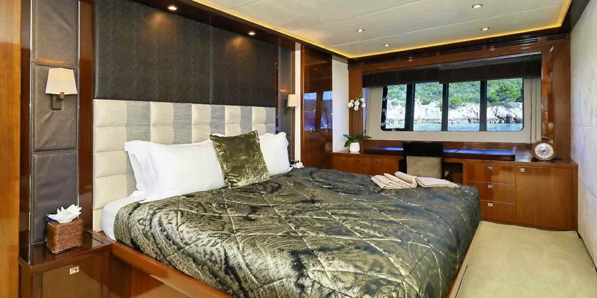 2011 Princess Yachts Princess V85