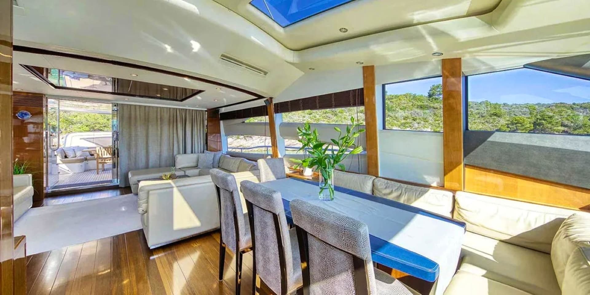 2011 Princess Yachts Princess V85