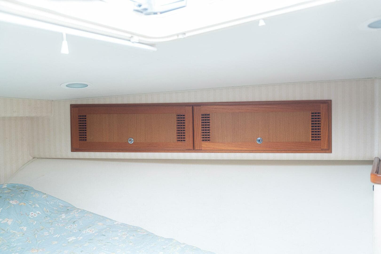 2005 Cabo 40 Express