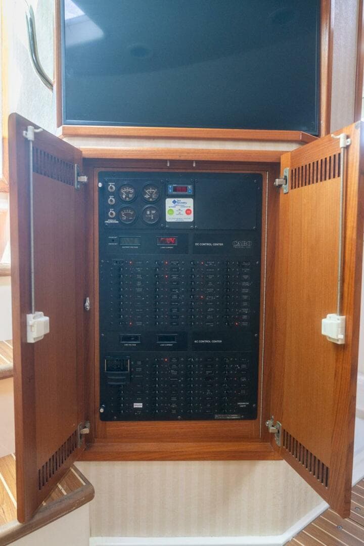 2005 Cabo 40 Express