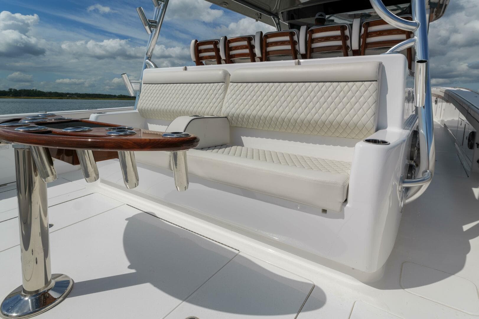 Valhalla 55 - Lucky 24 IV - Cockpit Seating