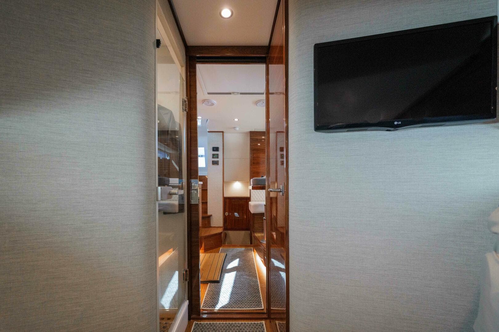 Valhalla 55 - Lucky 24 IV - Cabin