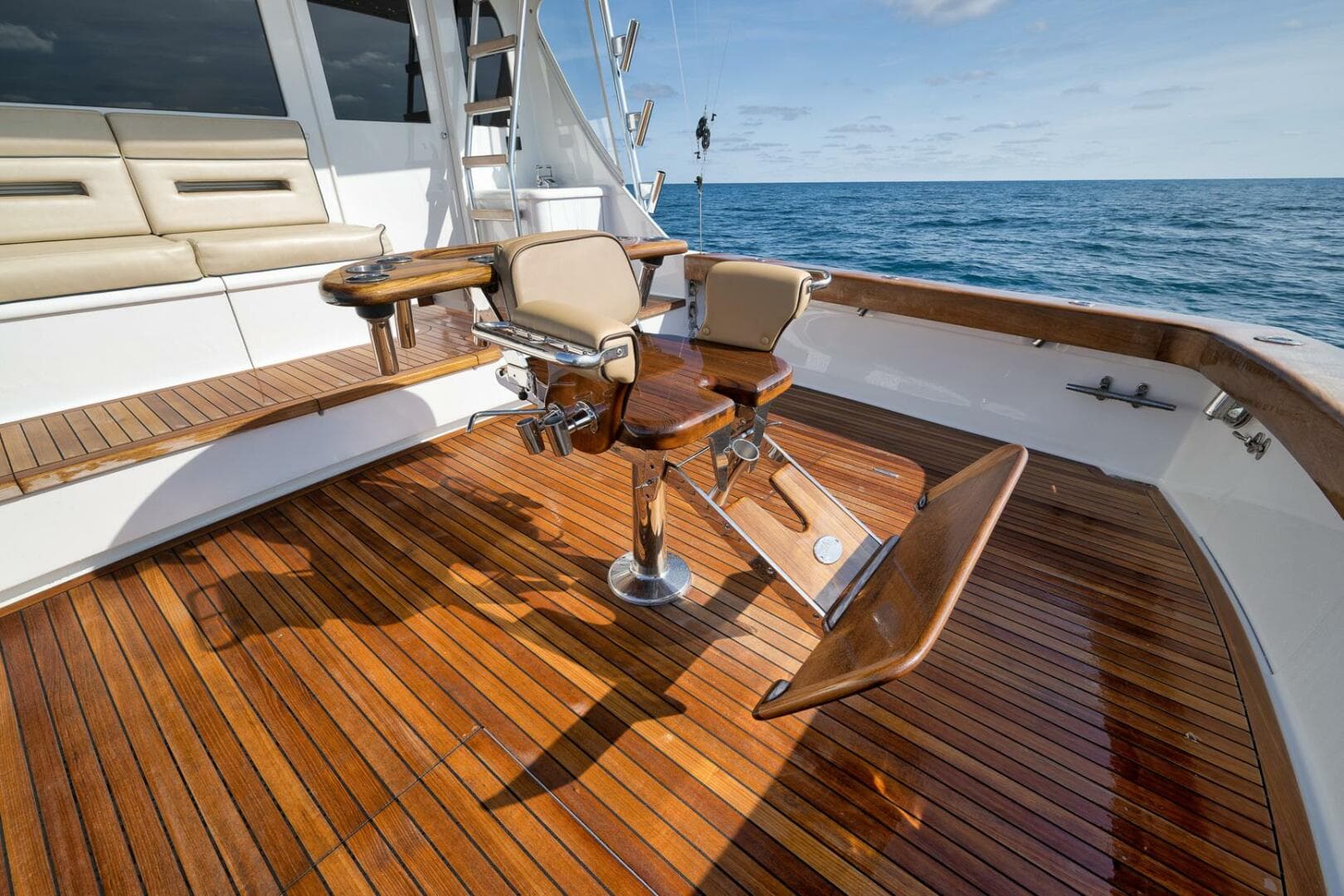 Weaver 60 - Pistol - Exterior Cockpit