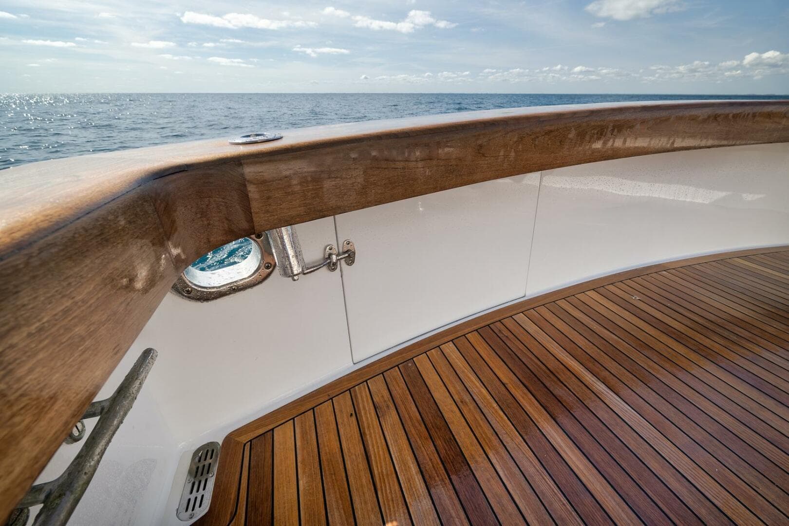 Weaver 60 - Pistol - Exterior Cockpit