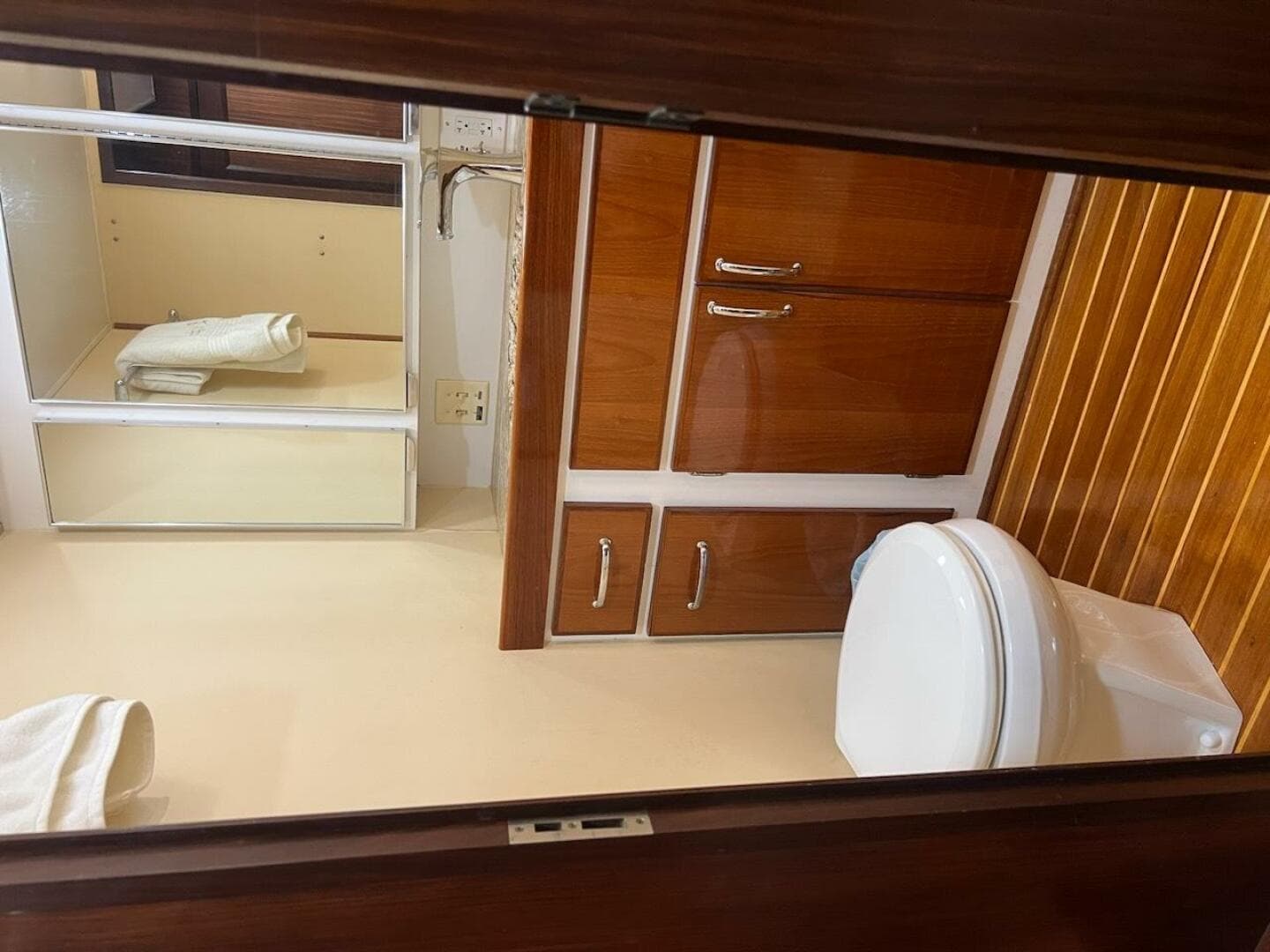 1985 Hatteras Motor Yacht