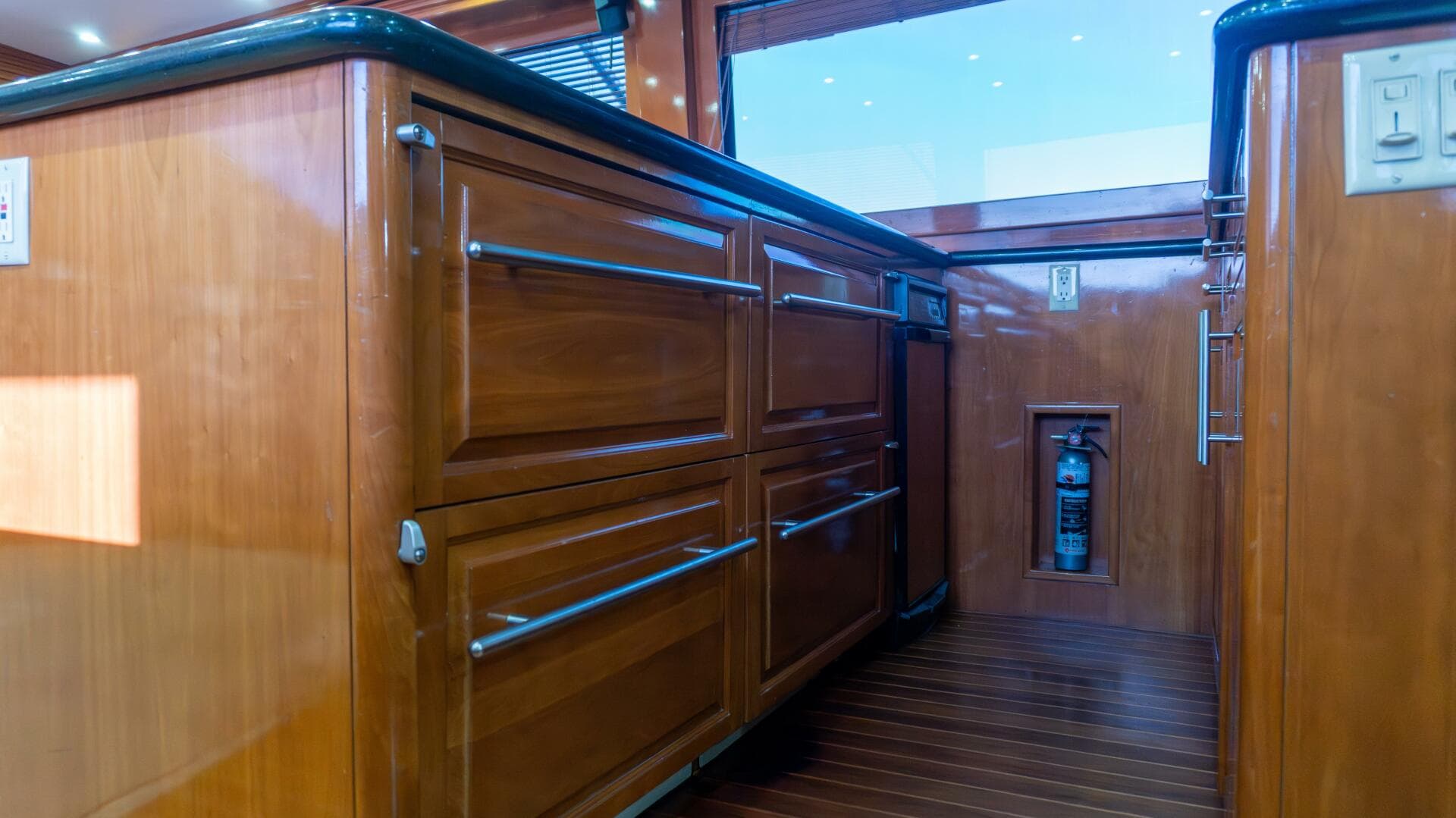 2001 Hatteras 60 Convertible - Sinyorita Salada