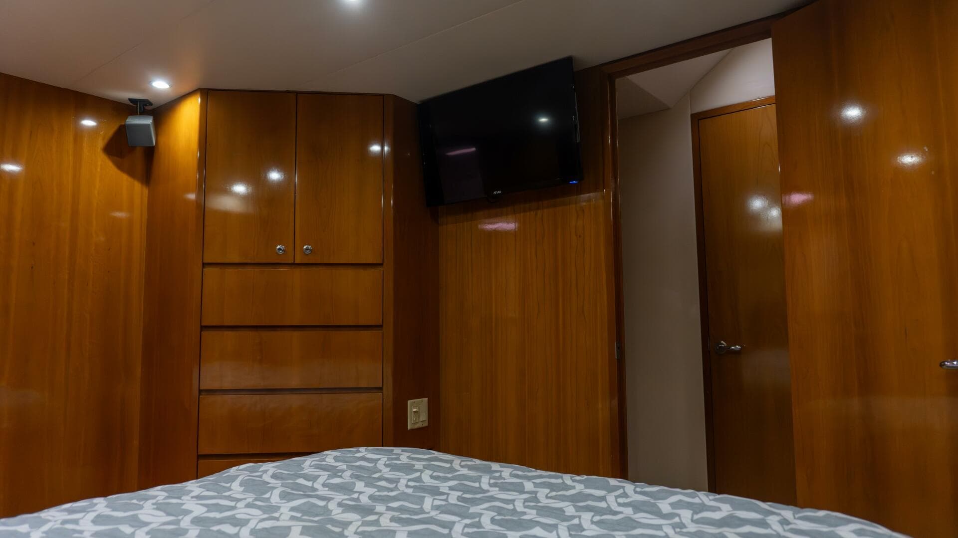 2001 Hatteras 60 Convertible - Sinyorita Salada