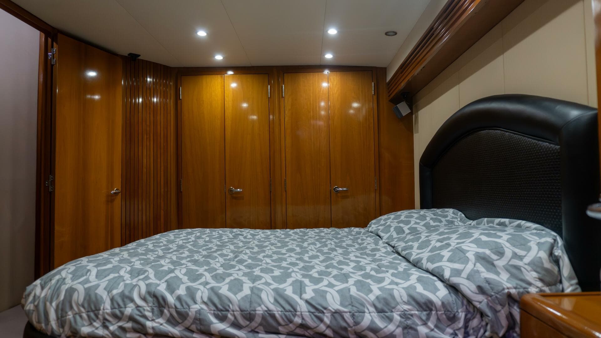 2001 Hatteras 60 Convertible - Sinyorita Salada