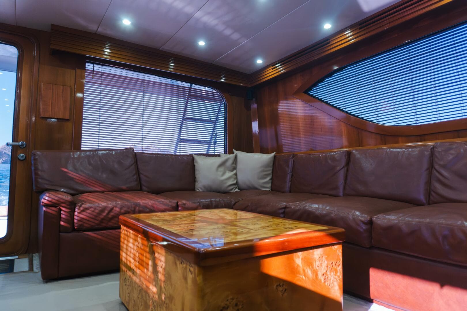 2001 Hatteras 60 Convertible - Sinyorita Salada