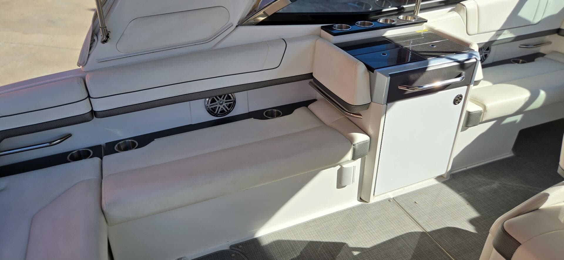 2016 Formula 330 Crossover Bowrider