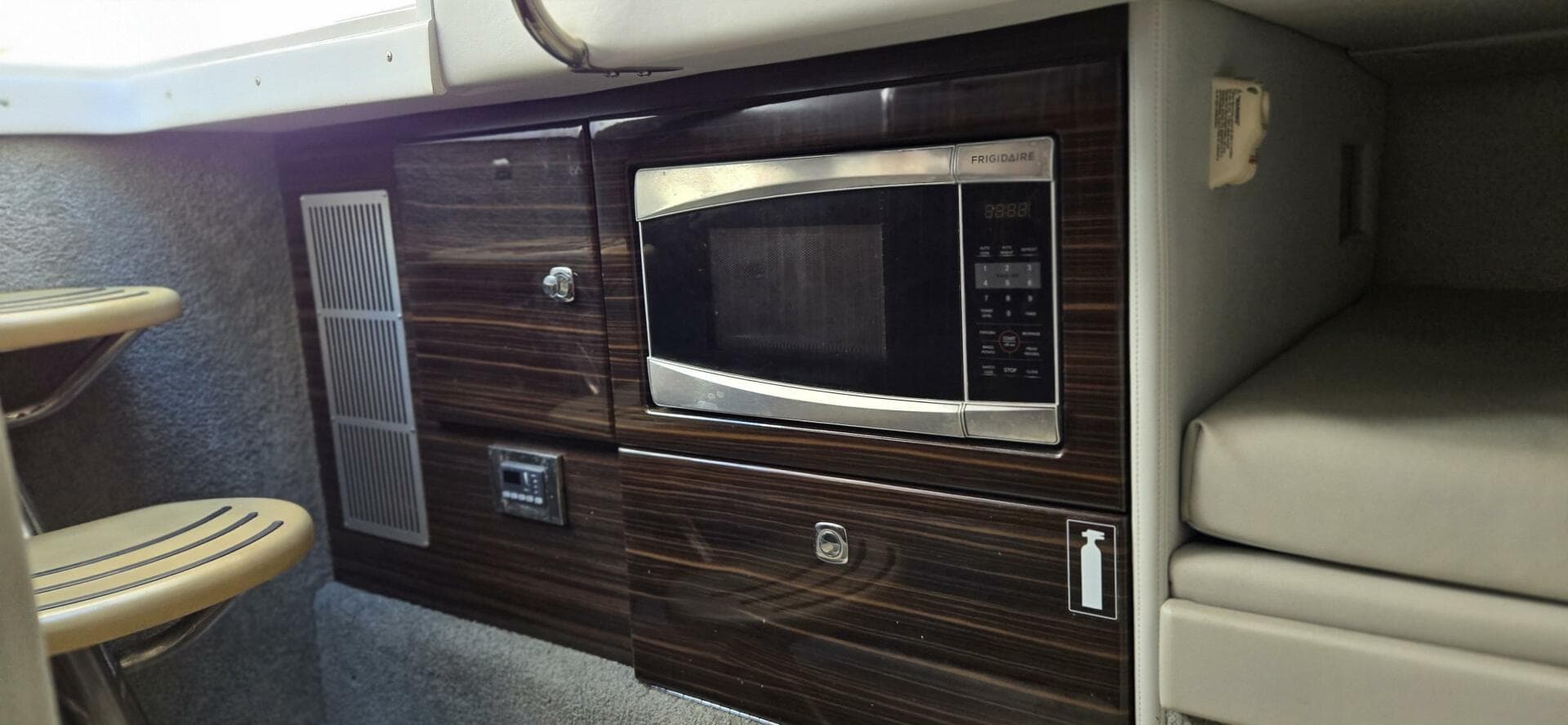 2016 Formula 330 Crossover Bowrider