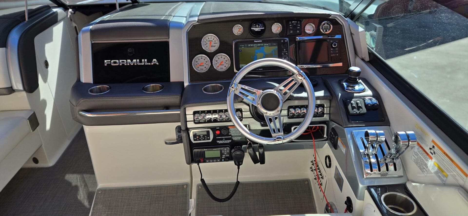 2016 Formula 330 Crossover Bowrider