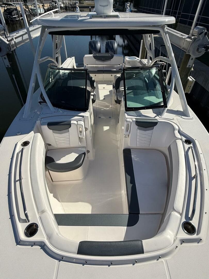2021 Robalo R317