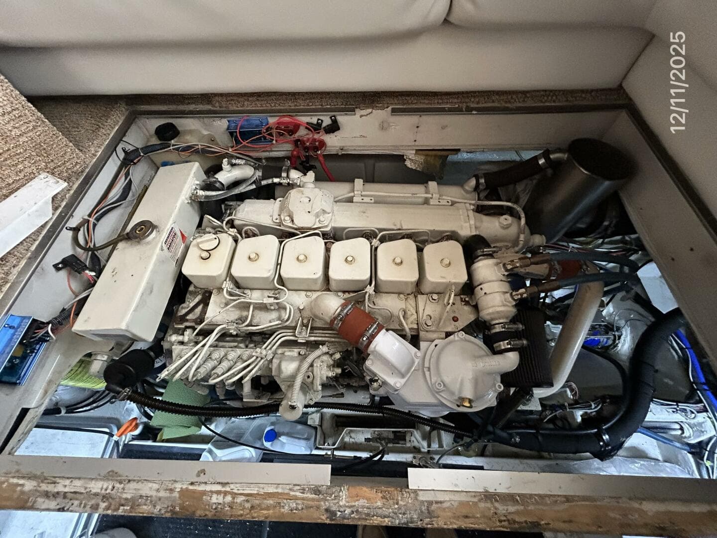 47' Bayliner starboard main engine1