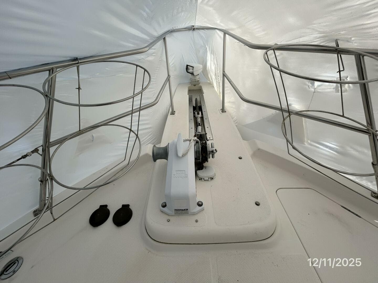 47' Bayliner anchor windlass1