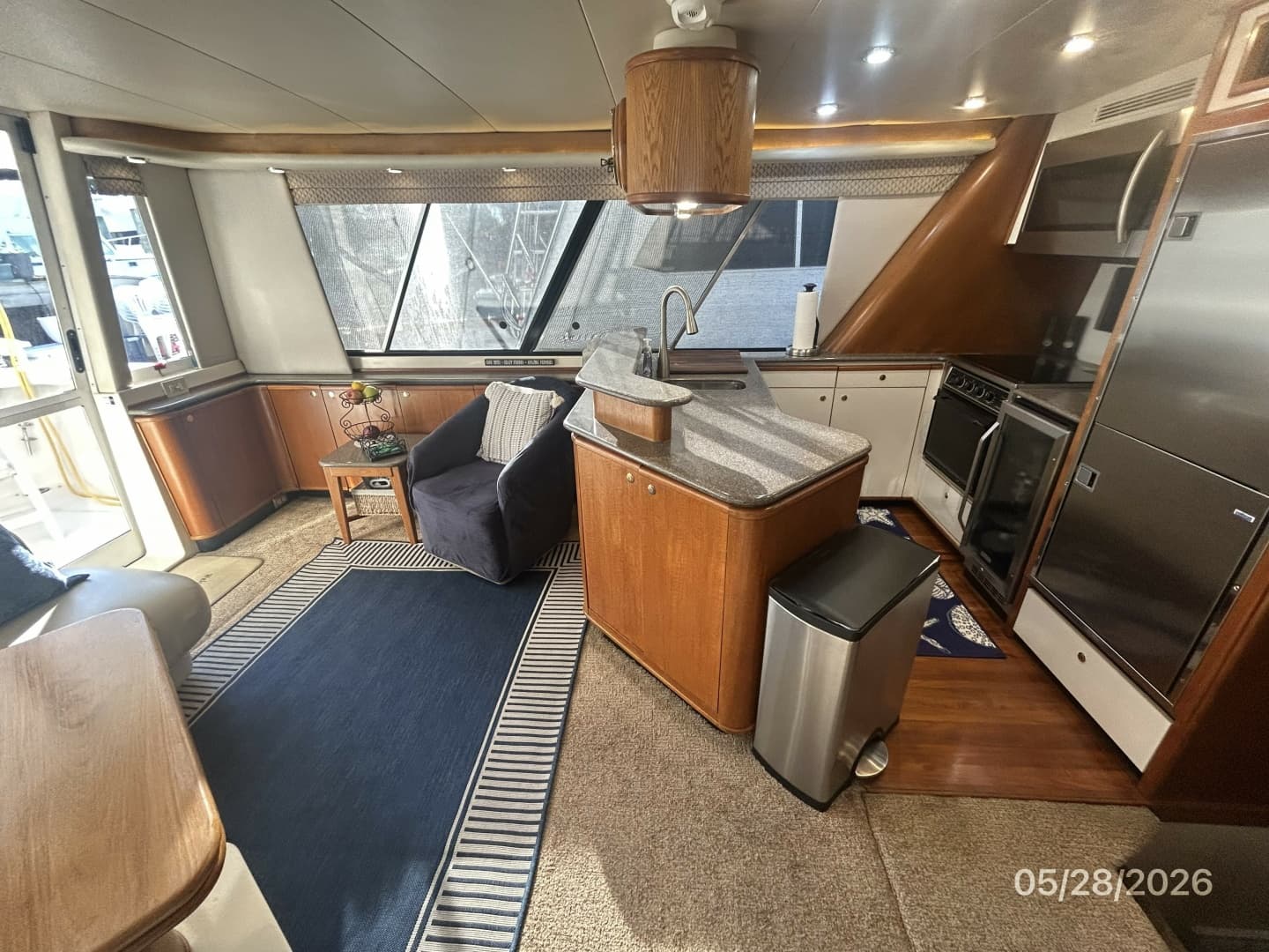 47' Bayliner salon port